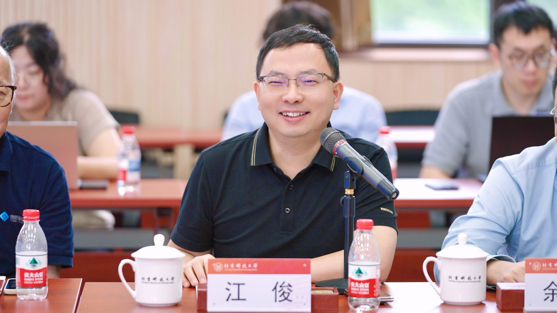 江俊.jpg 江俊.jpg