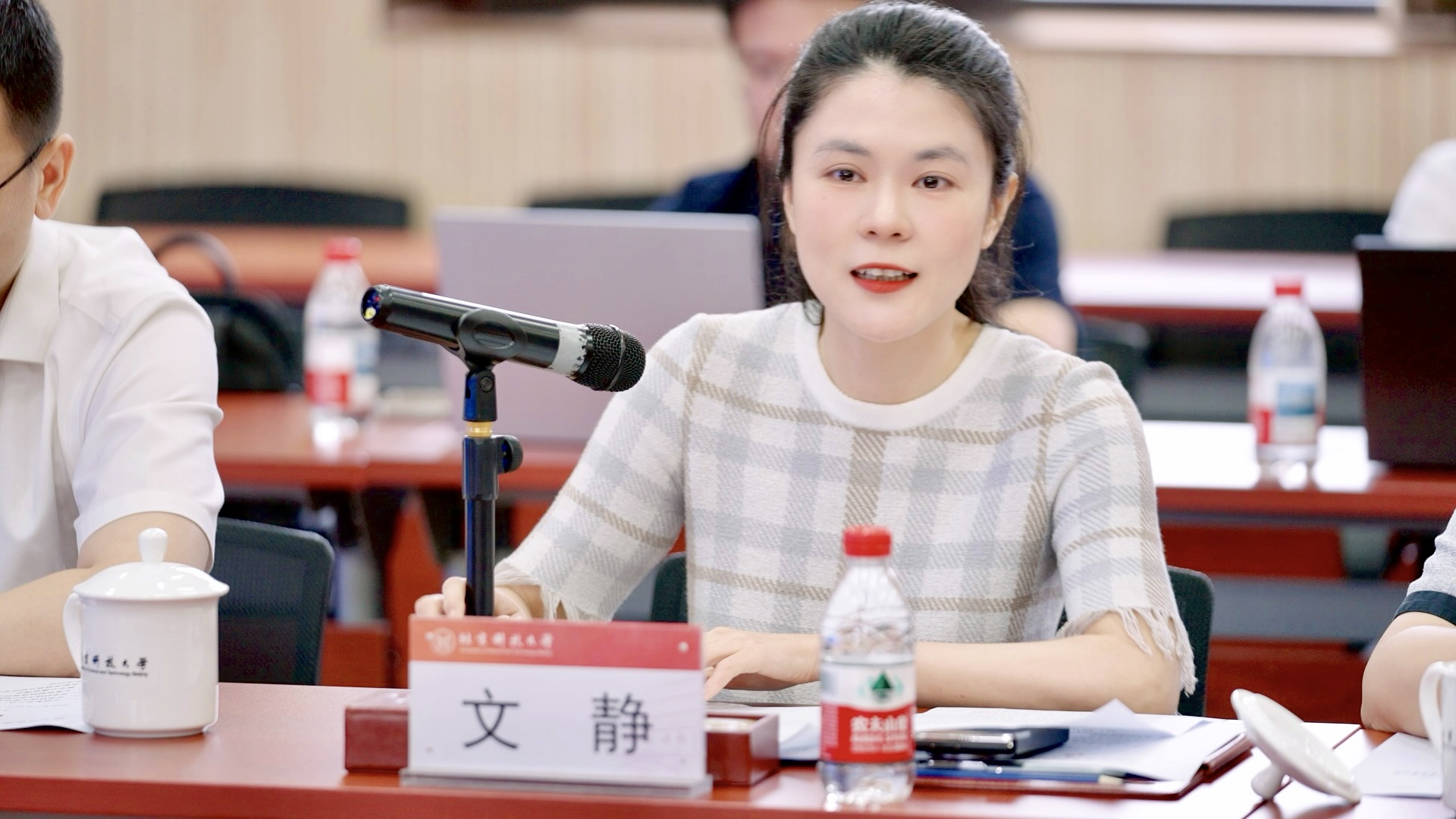 文静.jpg 文静.jpg